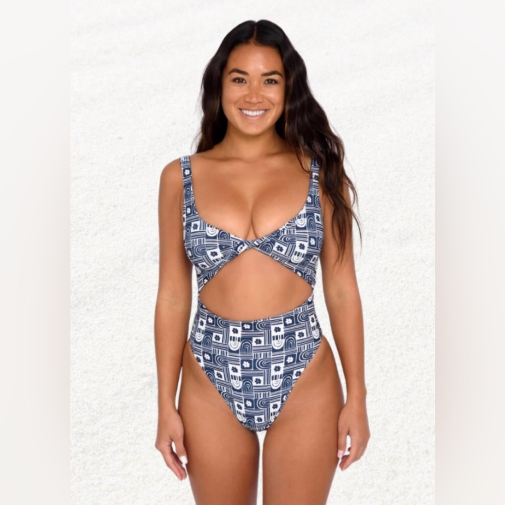 Skatie Chloe One Piece in Kilauea (Size Medium)